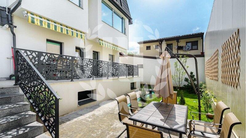 Langa Colosseum Mall si Metrou Straulesti, apartament 5 camere cu terasa si curte generoasa.