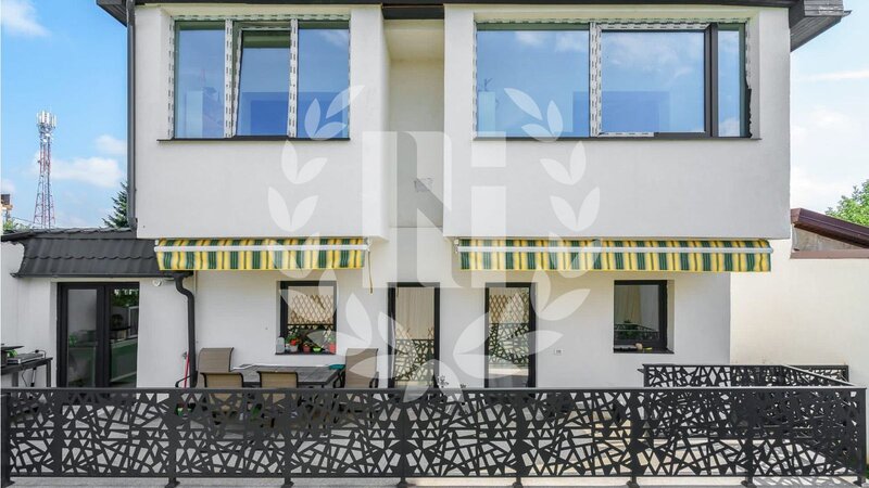 Langa Colosseum Mall si Metrou Straulesti, apartament 5 camere cu terasa si curte generoasa.