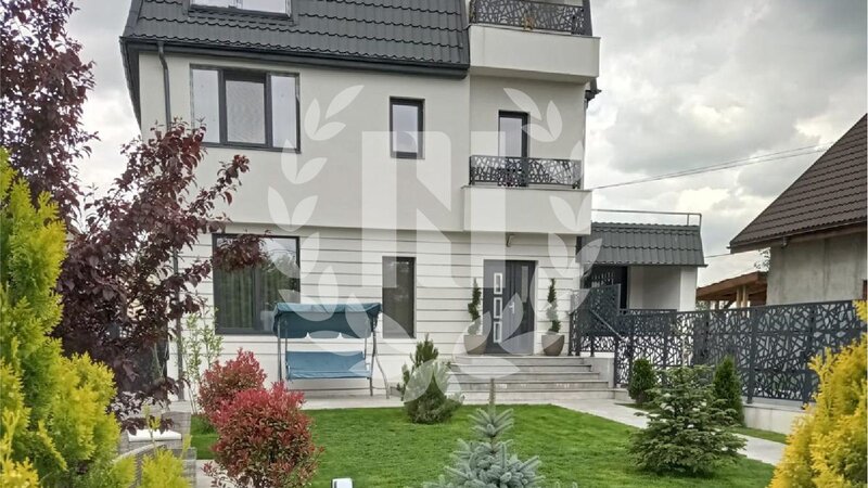 Langa Colosseum Mall si Metrou Straulesti, apartament 5 camere cu terasa si curte generoasa.